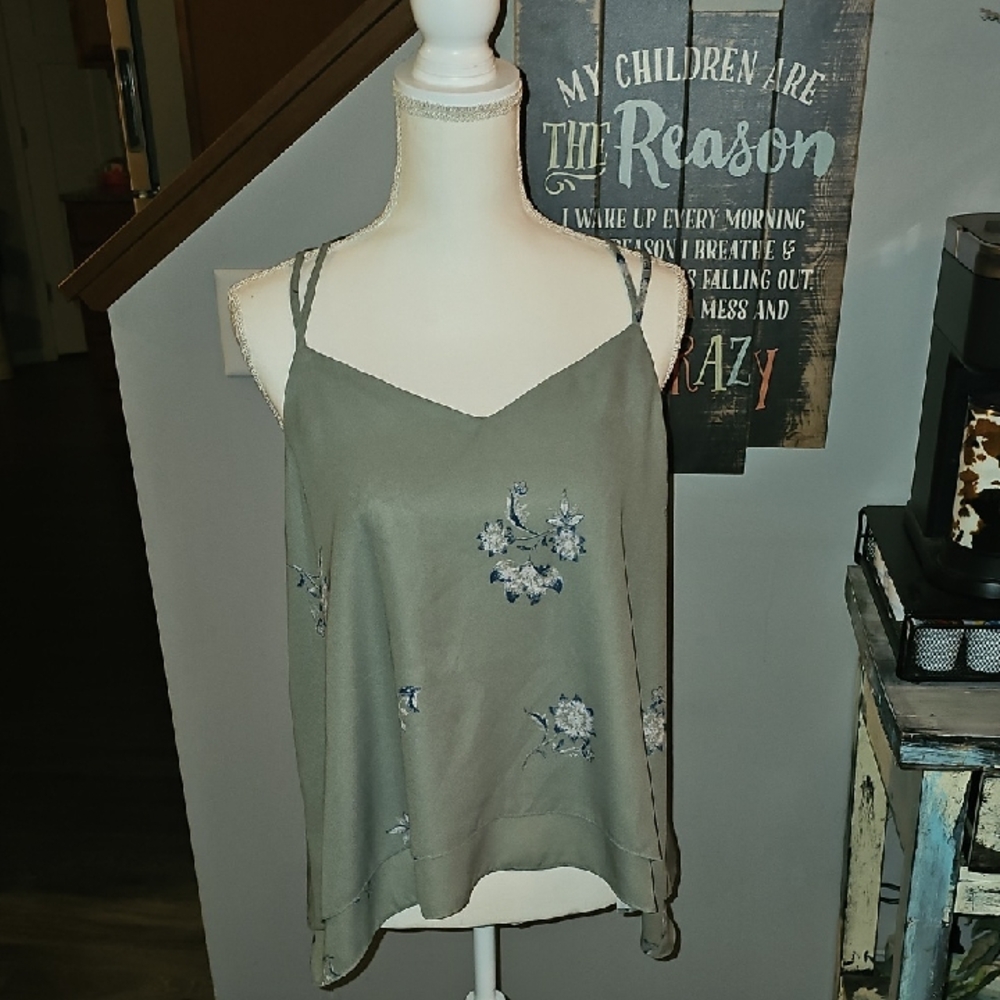 Maurices NWOTS sz large Women's Floral Strappy Tank Top. Dressy/Casual.